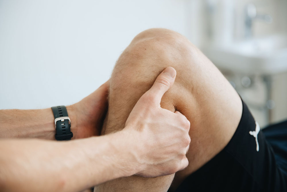 sports physiotherapists treating knee injuries